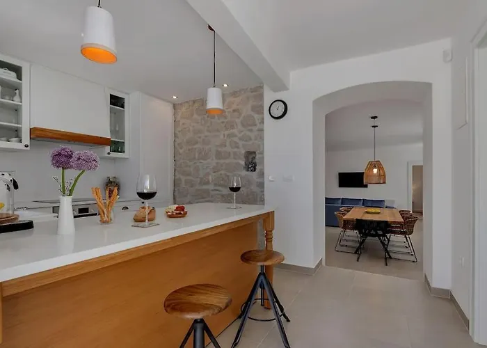 Montes - Exklusiv فيلة *