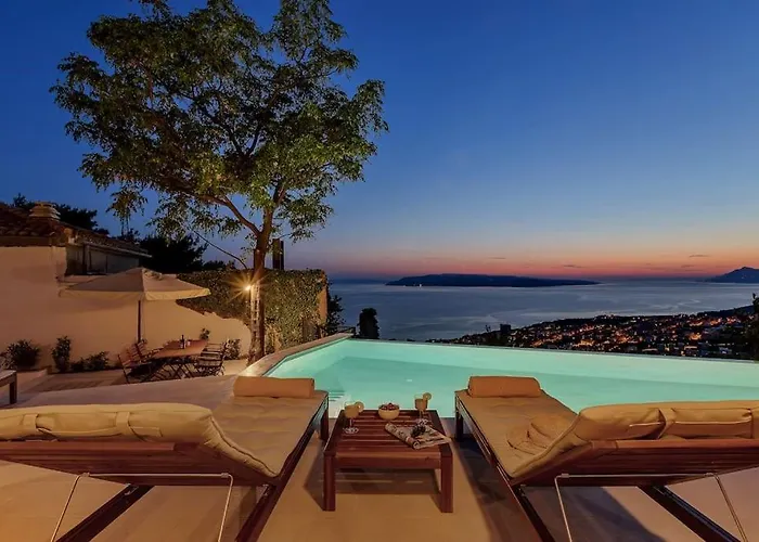 Montes - Exklusiv ماكارسكا